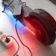 Patinete eléctrico enchufado con el objetivo de recorrer mas distancia
